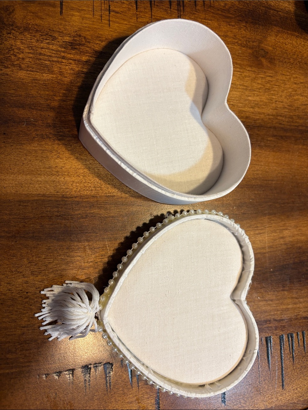 Elegant Vintage Heart-Shaped Lace Jewelry Box in Cream - Picture 2 of 4